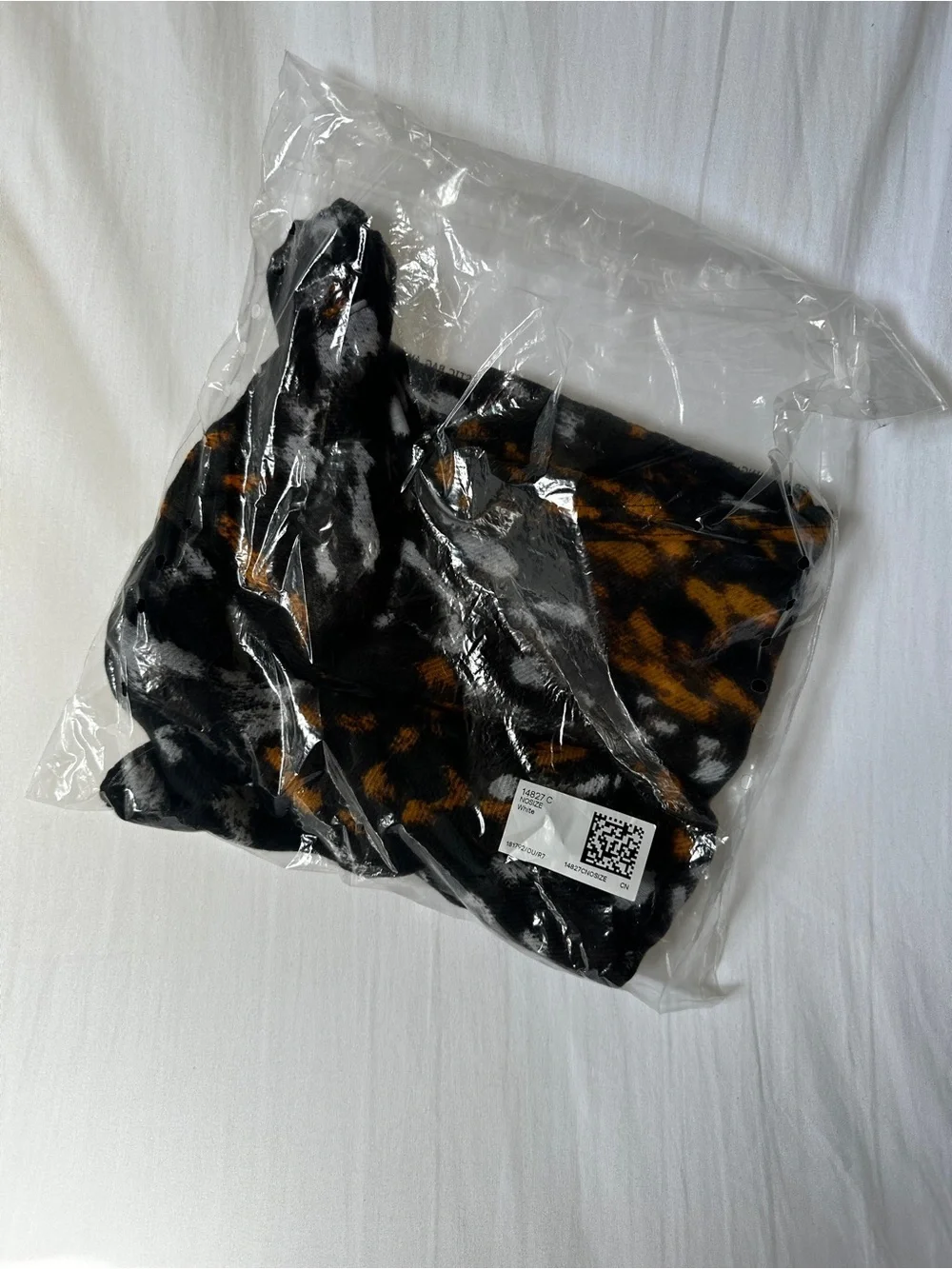 NWT H&M Infinity Scarf in Black, White & Brown/Orange Leopard Print